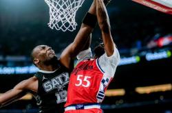 开云体育下载-快船主场取胜马刺，保持不败纪录