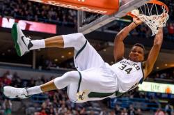 开云体育官网-雄鹿大胜篮网，近期状态火爆