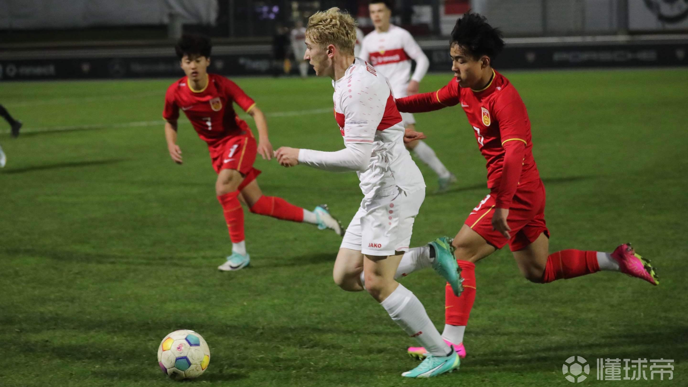 萨格勒布先行一步,一胜一负的简单介绍 萨格勒布先行一步,一胜一负的简单介绍