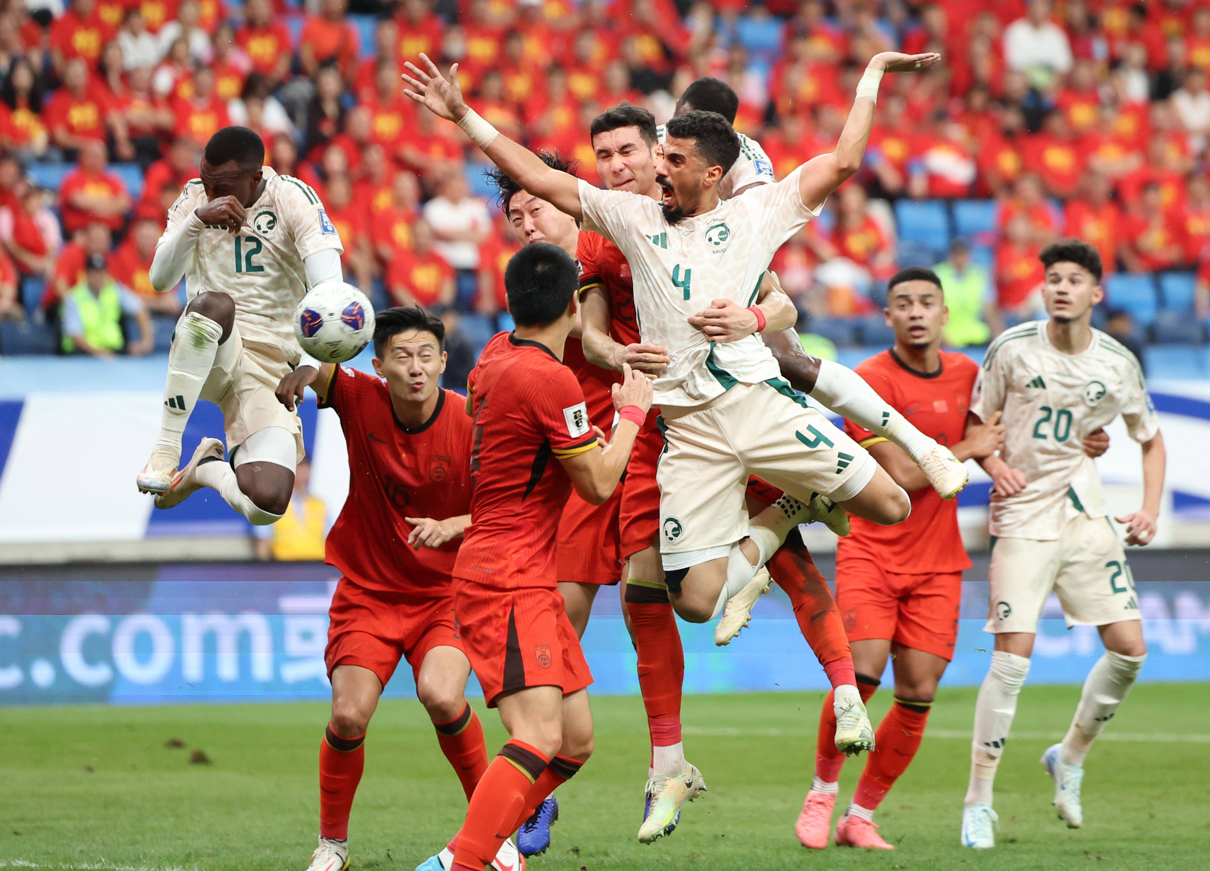 沙特阿拉伯队问鼎跨国足球赛事 沙特阿拉伯队问鼎跨国足球赛事