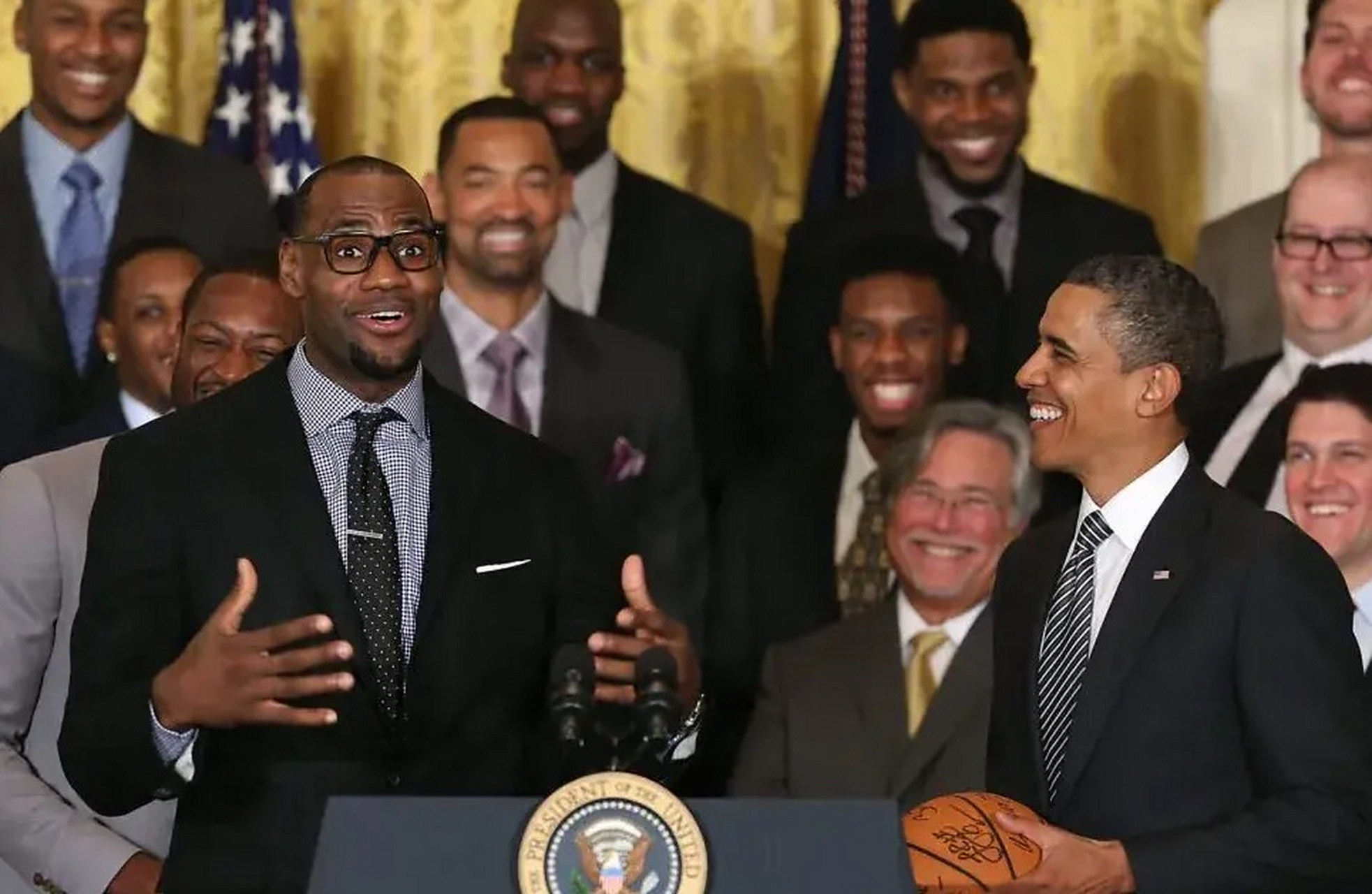 签署一项协议,保护领袖的球员 签署一项协议,保护领袖的球员