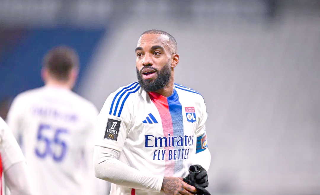 关于里昂签下新援,拟调整首发阵容的信息 关于里昂签下新援,拟调整首发阵容的信息