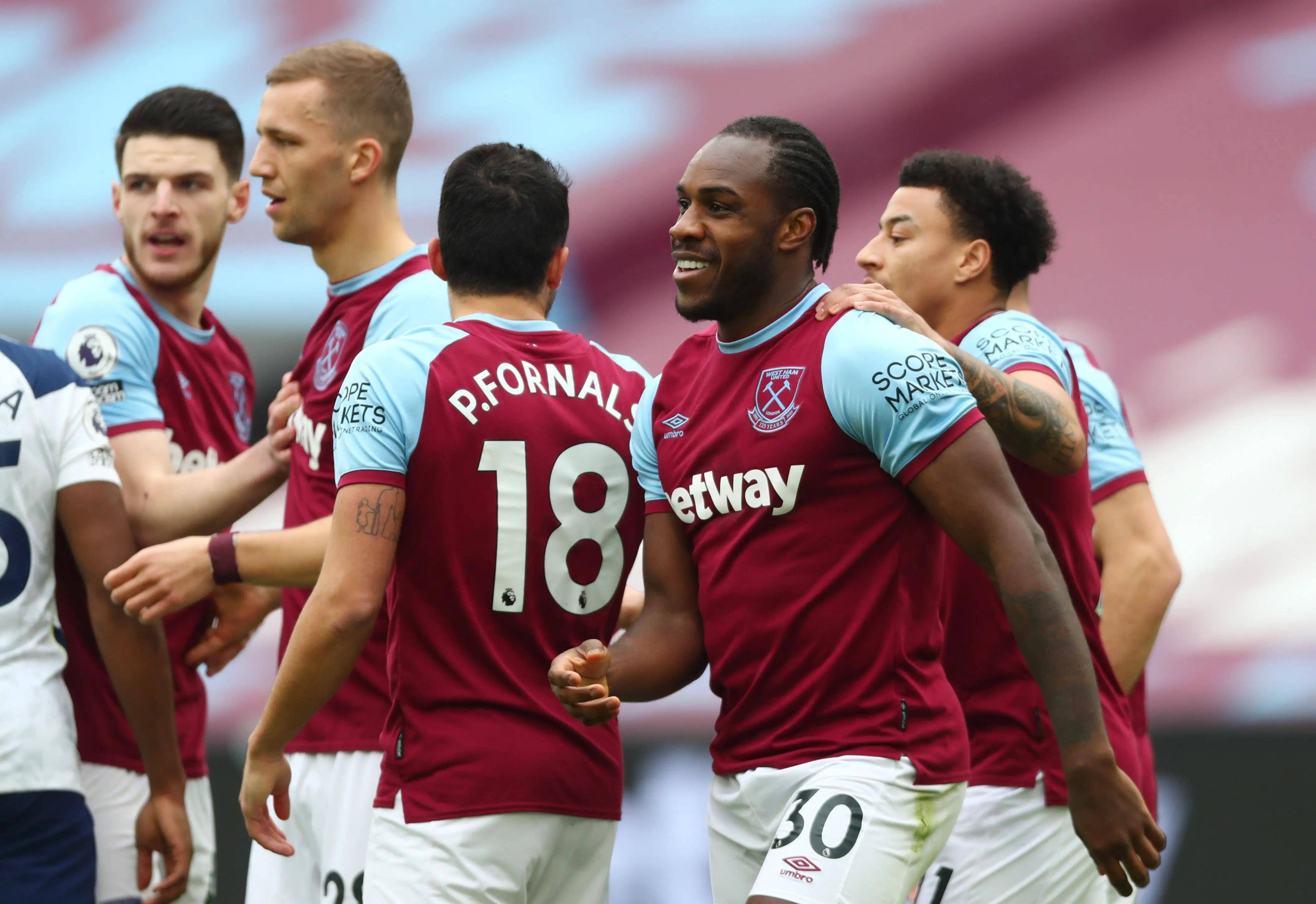 利物浦主场大胜富勒姆,稳固追赶英超领先地位 利物浦主场大胜富勒姆,稳固追赶英超领先地位