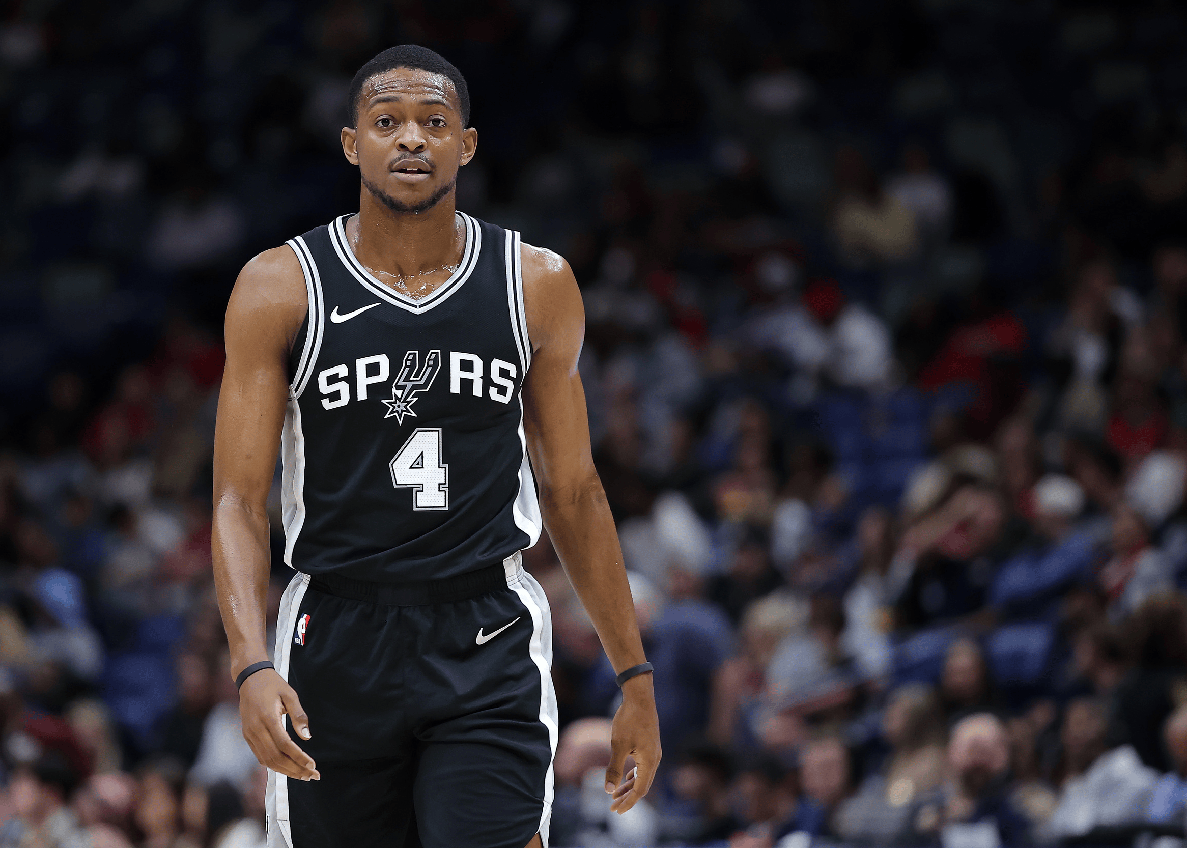 马刺队在主场遭遇失利,未能守住分差 马刺队在主场遭遇失利,未能守住分差