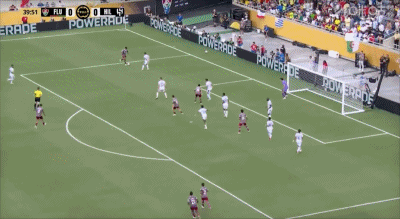 巴西队力压对手,获得惊险胜利 巴西队力压对手,获得惊险胜利