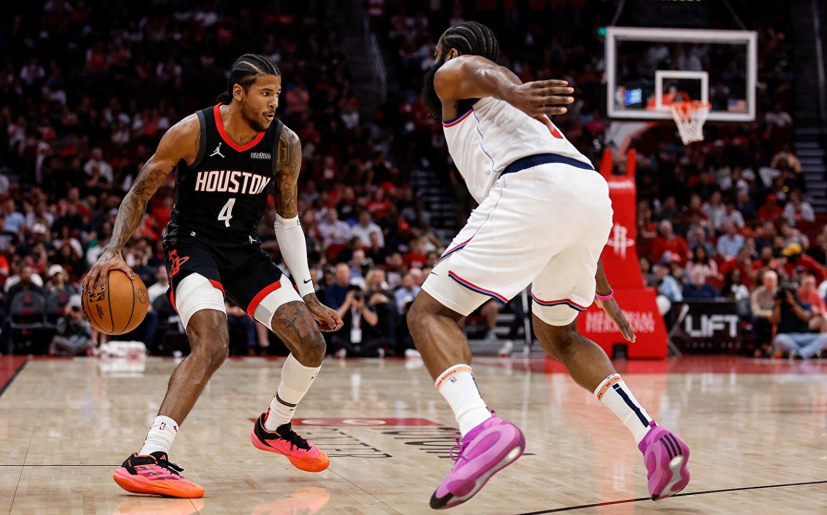 快船主场取胜马刺，保持不败纪录