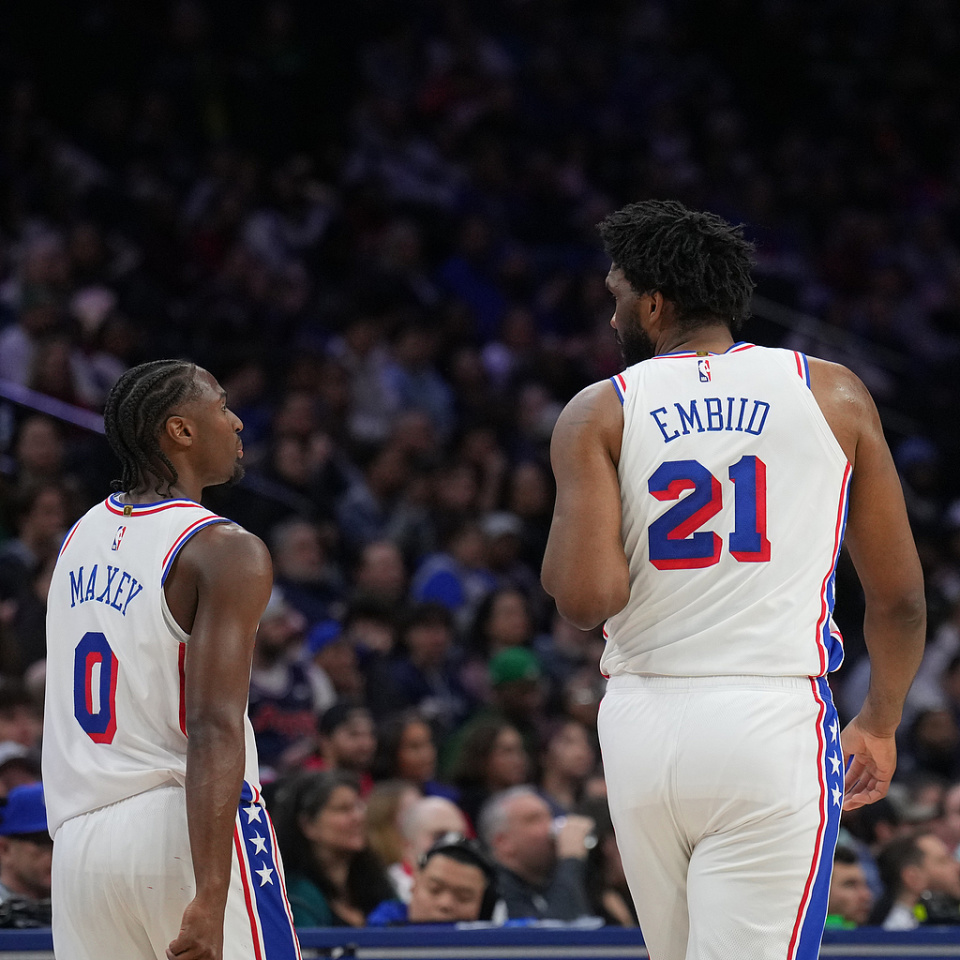 包含篮网主场惜败76人遭遇三连败的词条