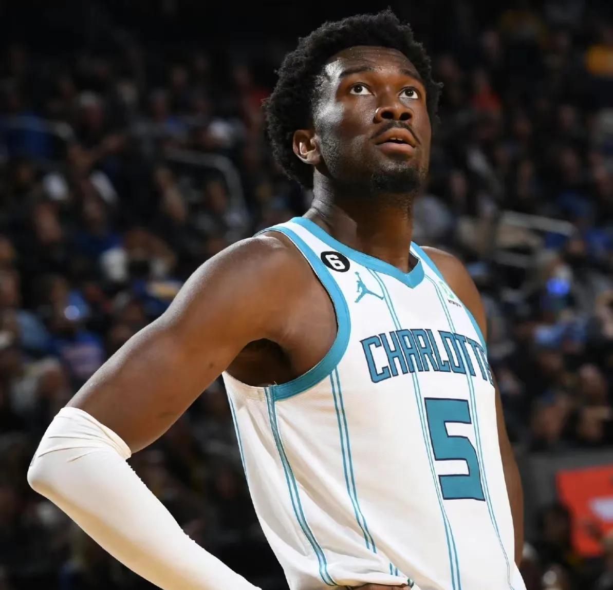 公牛主场击败黄蜂,取得本赛季首胜 公牛主场击败黄蜂,取得本赛季首胜