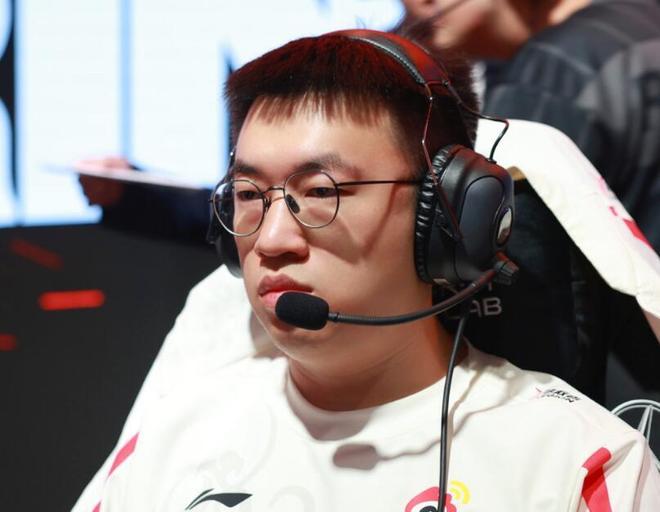 MAD险胜100T，Doinb操刀奇招英雄翻盘宿命之战小组赛，留下经典瞬间的简单介绍