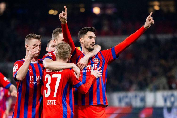 奥格斯堡客场大败，遭遇联赛连败