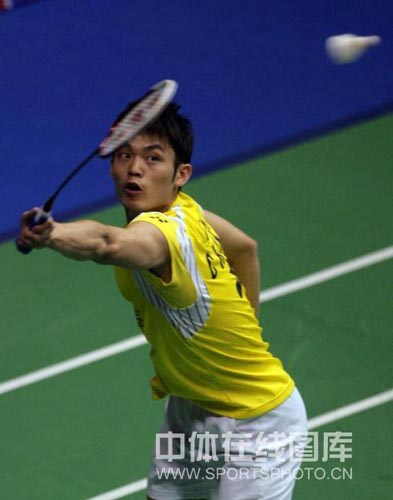 泰国羽毛球队完胜中国羽毛球队，林丹制霸全场